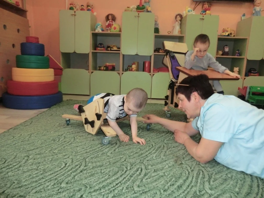 тренажер для ползания на четвереньках. ходунки ползунки сн-36. тренажер для ползания на четвереньках. дцп растяжка. лфк при дцп.